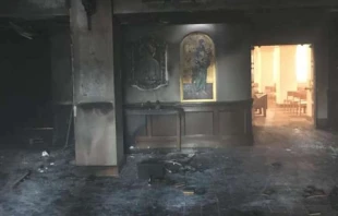 Die Kirche der Pfarrei "Königin des Frieden" nach dem Feuer am 11. Juli 2020 / Marion County Sheriff’s Office