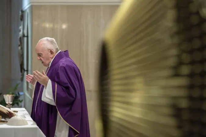 Papst Franziskus feiert die heilige Messe in Santa Marta