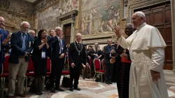 Papst Franziskus begrüßt die Delegierten des Internationalen Jugendforums am 22. Juni 2019 / Vatican Media