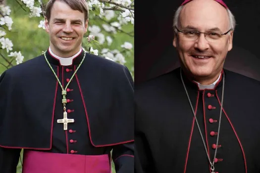 Bischof Stefan Oster von Passau (links) und Bischof Rudolf Voderholzer von Regensburg. / Bistum Passau // Bistum Regensburg