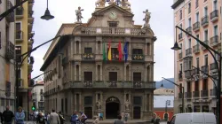 Das Rathaus von Pamplona im September 2005. / Dietmar Giljohann via Wikimedia (CC BY-SA 3.0)