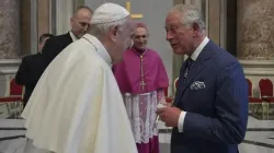 König Charles III. und Papst Franziskus (Archivbild) / Vatican Media