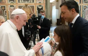 Papst Franziskus bei der Audienz mit den Teilnehmern des "Christmas Contest" / Vatican Media 