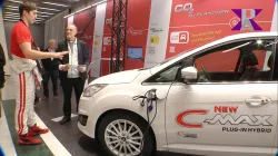 Elektro, Hybrid oder anders? Der richtige Umgang mit Gottes Schöpfung spielt genauso eine Rolle wie die Frage nach dem Statussymbol. / (C) Pax Press Agency, SARL, Geneva