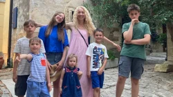 Kristina Zamarytė-Sakavičienė mit ihren sechs Kindern / privat