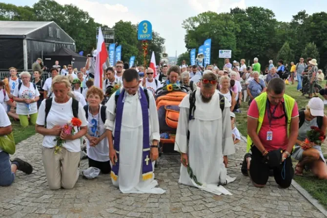 Pilger kommen zum Heiligtum von Jasna Gora in Polen, um vor der Muttergottes von Tschenstochau zu beten
