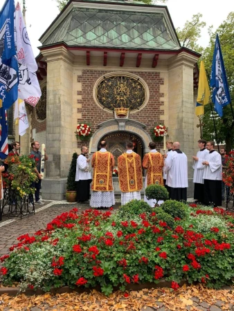 Fußwallfahrt der Priesterbruderschaft St. Petrus 2025 von Köln nach Kevelaer