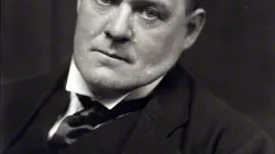 Autor, Rhetoriker, Historiker, Soldat, Parlamentarier, Dichter, Liedermacher, Segler – und fünffacher Familienvater: Hilaire Belloc lebte von 1870 bis 1953. / Emil Otto Hoppé via Wikimedia