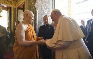 Papst und Patriarch am 21. November 2019 im Tempel Wat Ratchabophit Sathit Maha Simaram in Bangkok / Vatican Media