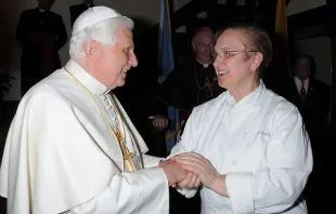 Papst Benedikt mit Lidia Bastianich / Vatican Media