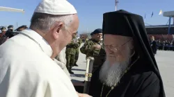 Papst Franziskus und Patriarch Bartholomäus I. am 16. April 2016
 / Vatican Media