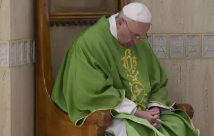 Papst Franziskus beim Feiern der heiligen Messe in Santa Marta / Vatican Media / CNA Deutsch 