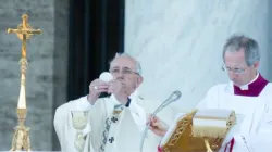 Papst Franziskus beim Feiern der heiligen Messe zu Fronleichnam am 18. Juni 2017 / CNA / Daniel Ibanez