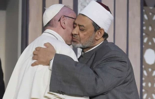 Papst Franziskus und der Imam der Moschee Al-Azhar in Ägypten am 28. April 2017 in Kairo / Vatican Media