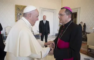 Papst Franziskus mit Bischof Pineda beim Ad-Limina-Besuch am 4. September 2017 / Vatican Media