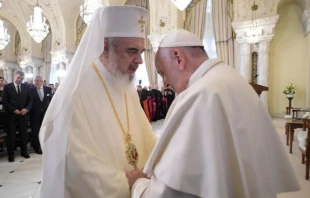 Papst Franziskus und der rumänisch-orthodoxe Patriarch Daniel am 31. Mai in Bukarest / Vatican Media