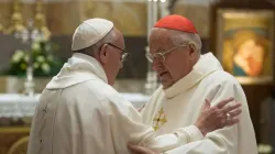 Papst Franziskus und Kardinal Sodano (rechts) / Vatican Media 