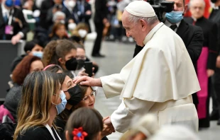 Papst Franziskus bei der Begegnung mit dem Seraphischen Institut von Assisi am 13. Dezember 2021. / Vatican Media