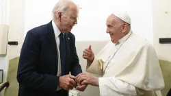 Papst Franziskus mit US-Präsident Joe Biden am Freitag, den 14. Juni 2024, nach einer Sitzung auf dem G7-Gipfel in Italien / Vatican Media