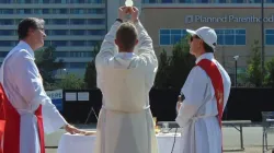 Ein Gottesdienst vor der Planned Parenthood Klinik in Denver am 14. August 2021 / Tom Uebbing/CNA.