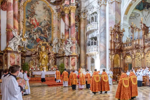 Priesterweihe der Petrusbruderschaft am 26. Juni 2021 im bayerischen Benediktinerkloster Ottobeuren. / FSSP