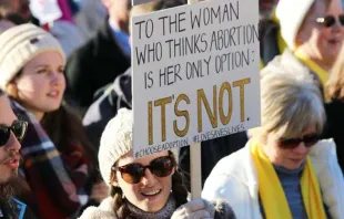 "An die Frau, die meint, Abtreibung sei ihre einzige Wahl: Ist es nicht." - Plakat einer Teilnehmerin beim 45. Marsch fürs Leben in Washington am 18. Januar 2019 / Jonah McKeown / CNA Deutsch