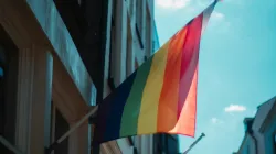 Regenbogen-Flagge der LGBT-Bewegung / Kaja Sariwating / Unsplash