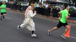 Ordensschwester beim Marathon  / Mit freundlicher Genehmigung der Trovadoras de la Eucaristia 