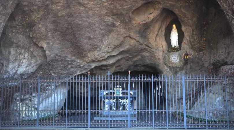 Nachbildung der Lourdesgrotte in den Vatikanischen Gärten 