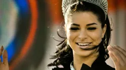 Schönheitskönigin, Schauspielerin, Wrestling-Teilnehmerin - und seit kurzem Katholik: Rima Fakih, Miss USA 2010. / Wikimedia (CC BY 2.0)