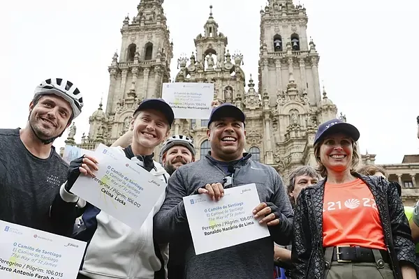 Ronaldo mit seiner Freundin Celina und seinem Team in Santiago de Compostela 