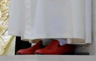 Die roten Schuhe von Papst Benedikt XVI. / Mazur / www.thepapalvisit.org.uk