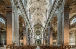 In Saint Sulpice, der zweitgrößten Kirche von Paris nach Notre-Dame, können tausende Gläubige an der Eucharistiefeier teilzunehmen.  / DXR / Daniel Vorndran (CC BY-SA 3.0) 