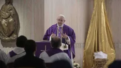 Papst Franziskus bei der Predigt am 19. Dezember / CNA / L'Osservatore Romano