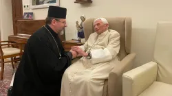 Großerzbischof Swjatoslaw Schewtschuk mit Papst emeritus Benedikt XVI. am 9. November 2022 / UGKK