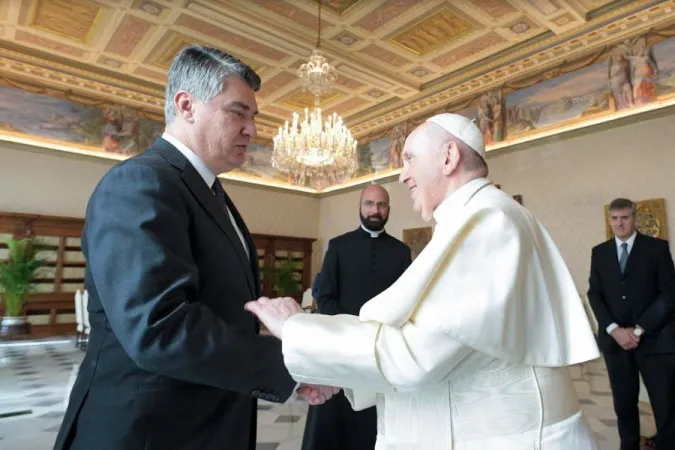 Papst Franziskus empfängt den kroatischen Präsidenten Zoran Milanović im Vatikan, 15. November 2021.
