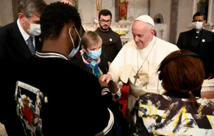 Papst Franziskus nimmt an einem ökumenischen Gebet mit Migranten in der Pfarrkirche des Heiligen Kreuzes in Nikosia, Zypern, teil, 3. Dezember 2021.  / Vatican Media