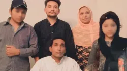 Shagufta Kausar und Shafqat Emmanuel mit drei ihrer Kinder, nachdem sie am 1. Juli 2021 aus der Todeszelle in Pakistan entlassen wurden. / Foto mit freundlicher Genehmigung der Familie.
