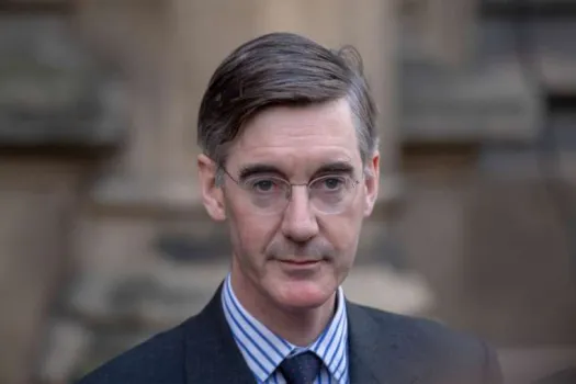 Jacob Rees-Mogg vor Westminster im Oktober 2018 / Shutterstock