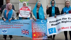 Uiguren protestieren vor der chinesischen Botschaft in London. / Karl Nesh/Shutterstock