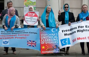 Uiguren protestieren vor der chinesischen Botschaft in London. / Karl Nesh/Shutterstock