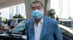 Jimmy Lai Chee Ying bei seiner Ankunft vor dem West Kowloon Magistrates' Court, Hongkong, 15. Oktober 2020 / Yung Chi Wai Derek/Shutterstock
