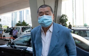 Jimmy Lai Chee Ying bei seiner Ankunft vor dem West Kowloon Magistrates' Court, Hongkong, 15. Oktober 2020 / Yung Chi Wai Derek/Shutterstock
