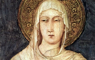 Fresko der heiligen Klara von Simone Martini in der Kapelle der Unterkirche der Basilika San Francesco in Assisi (14. Jh.) / Gemeinfrei