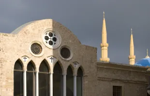 Die orthodoxe Sankt-Georgs-Kathedrale und dahinter die Minarette der Mohammed-al-Amin-Moschee in Beirut  / Wikimedia / Vladanr (CC BY-SA 3.0)