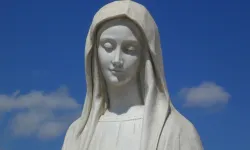 Maria, die Mutter Gottes: Statue der "Gospa" in Medjugorje / Paul Badde / Vatican Magazin