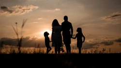 Familie (Symbolbild) / Tá Focando / Unsplash