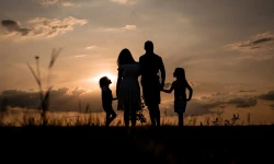 Familie (Symbolbild) / Tá Focando / Unsplash