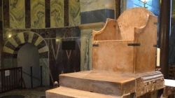 Thron von Kaiser Karl dem Großen / Torsten Maue / Wikimedia Commons (CC BY-SA 2.0)