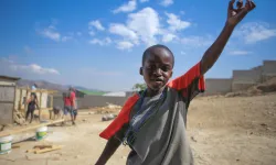 Kind in Haiti / Tim Trad / Unsplash (CC0) 